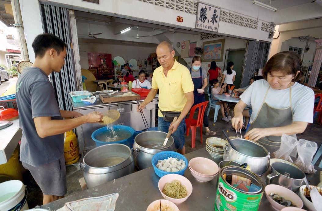 【半岛心旅行】★10月17日刊登／大霹雳封底主文／| 漫游水闸秘境  稻浪 乡情 新村故事