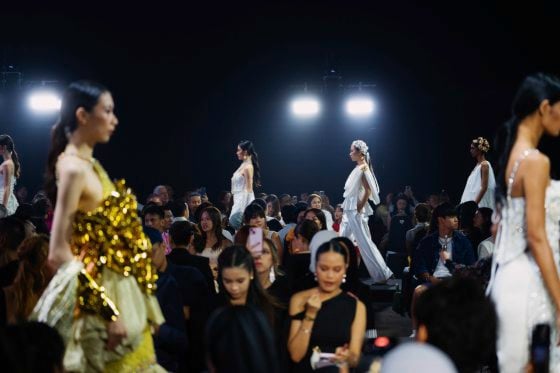 【服装秀幕后／02】时装秀后台如小型战场？秀场协调员精细把控每一个环节──秀场后台协调员陈颖政