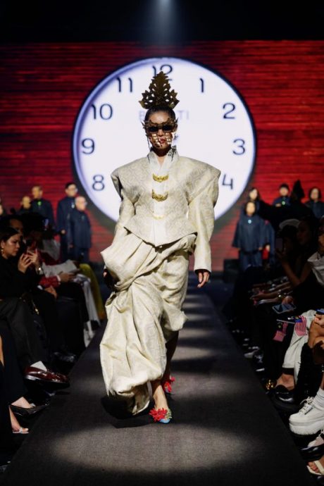 【服装秀幕后／03】不只是服装设计师，身兼多职，把一场秀做到极致──设计师兼造型师Kel Wen