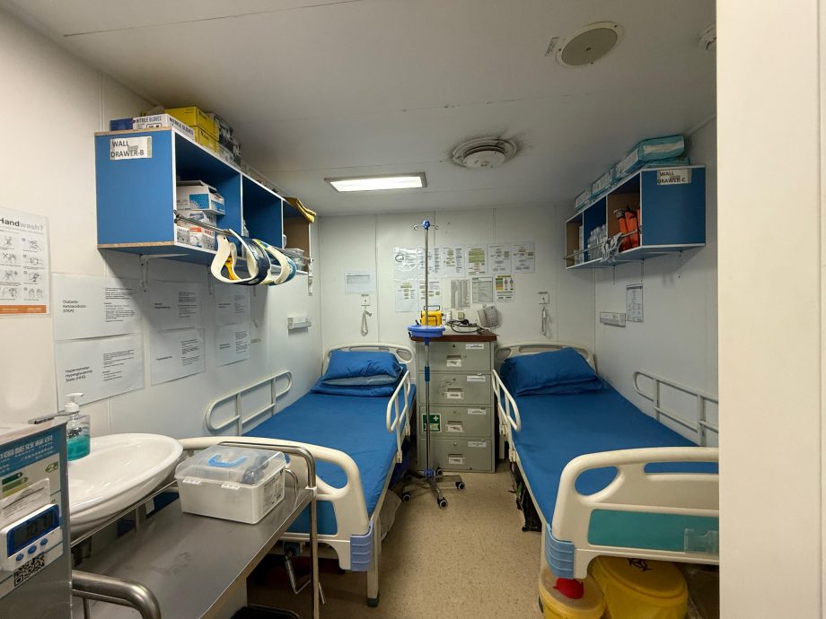 【焦点】（10月8日）住宿工作船：海上平台的守护者（1/2）