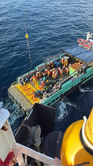 【焦点】（10月8日）住宿工作船：海上平台的守护者（1/2）