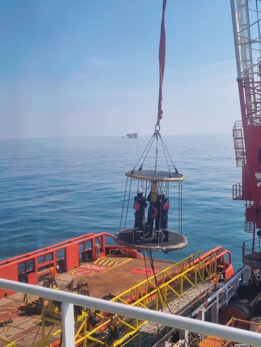 【焦点】（10月8日）住宿工作船：海上平台的守护者（1/2）