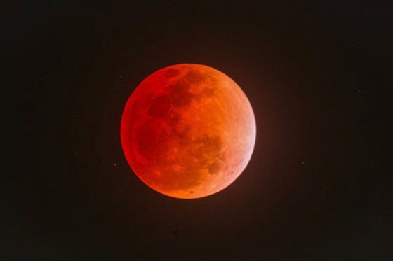 【追月逐影/01】追逐谜一样的月亮,我们看着的是否同一个月亮?