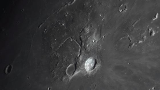 【追月逐影/01】追逐谜一样的月亮,我们看着的是否同一个月亮?