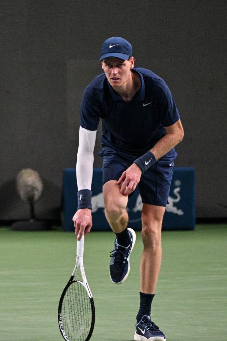 上海网球大师赛|严重抽筋被搀扶离场  辛纳退赛卫冕失败