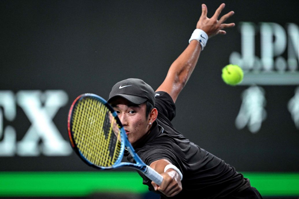 上海网球大师赛|辛纳轻骑闯入32强  商竣程爆冷挫卡恰诺夫