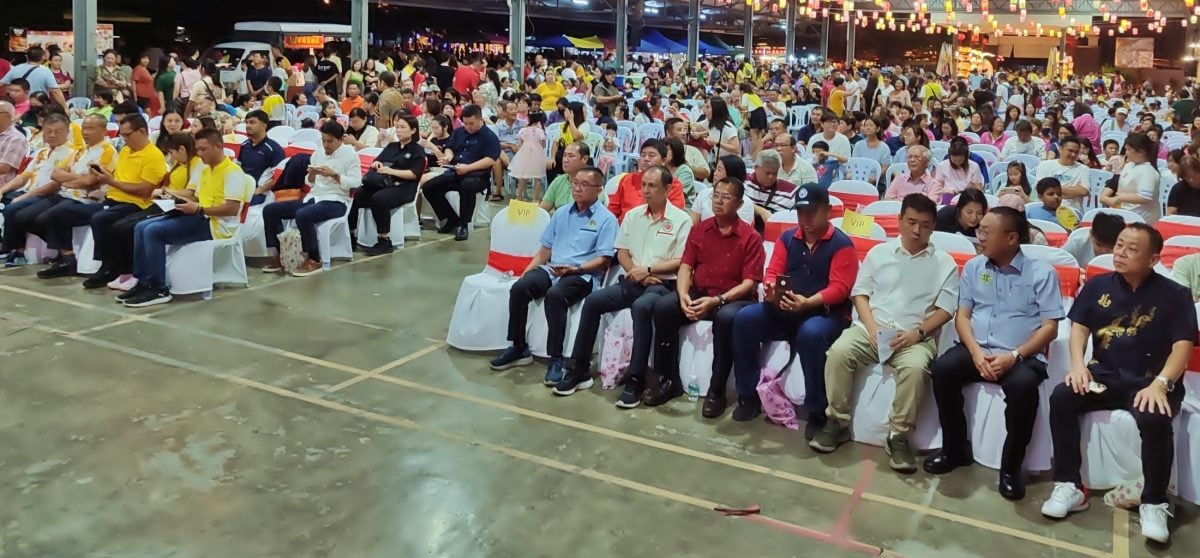 下霹华青团中秋晚会 人龙提灯游行热度爆表