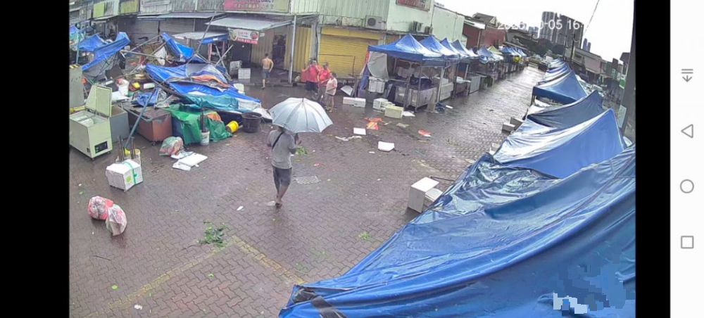 不用做头//大都会-甲洞地区昨午下冰雹树倒