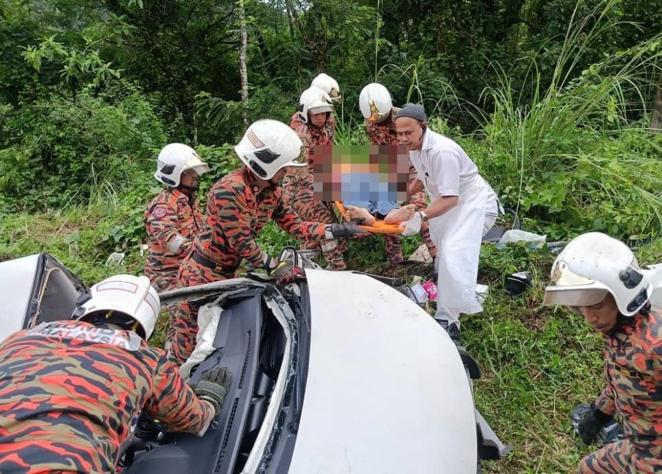 东(已签):日里县东西大道8英哩路段今午发生一起亡命车祸