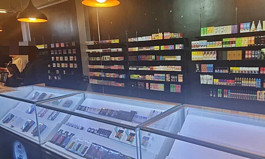 东(已签):普通行动部队日前联合丹那美拉县议会展开突击行动,一共起获市值27万2000令吉的电子烟设备。