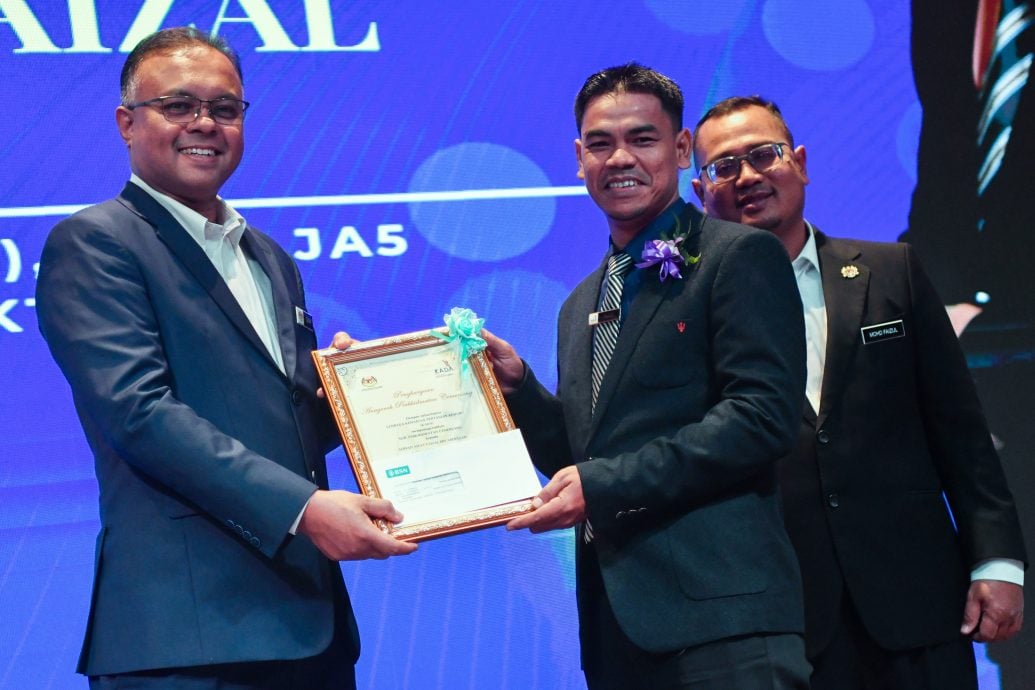 东(已签):农业及粮食安全部秘书长表示,拆除吉兰丹和泰南边境非法码头的行动,使政府能够更有效的控制邻国的牲畜和农产品走私入境。