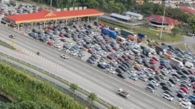 【视频】东盟峰会| 特朗普离马引爆塞车潮 雪隆多路封锁民众陷车龙