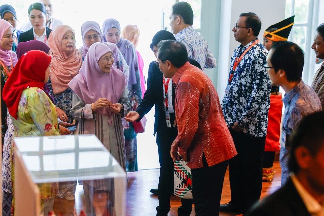 东盟首脑夫人共话文化创意 · 旺姐:“怀柔外交”牢织情谊