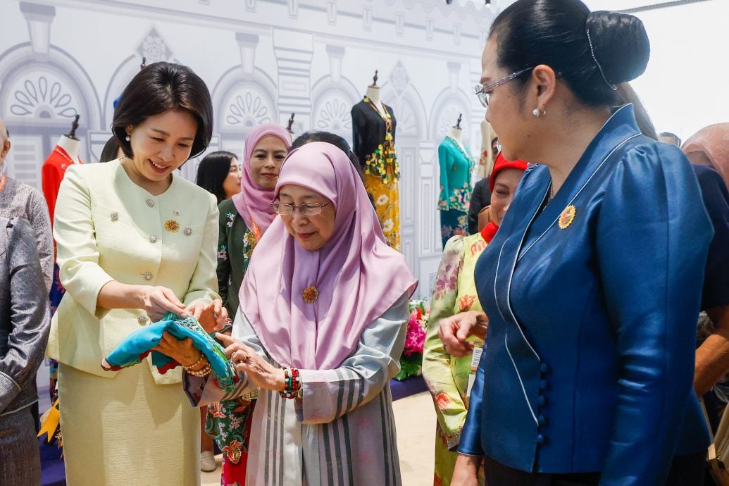 东盟首脑夫人共话文化创意 · 旺姐:“怀柔外交”牢织情谊