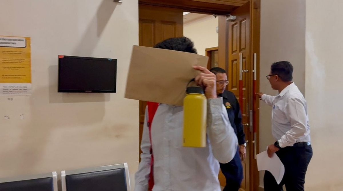 东(已签发):2业者卖电子烟送赠品被控上庭,认罪各罚2万和5000。
