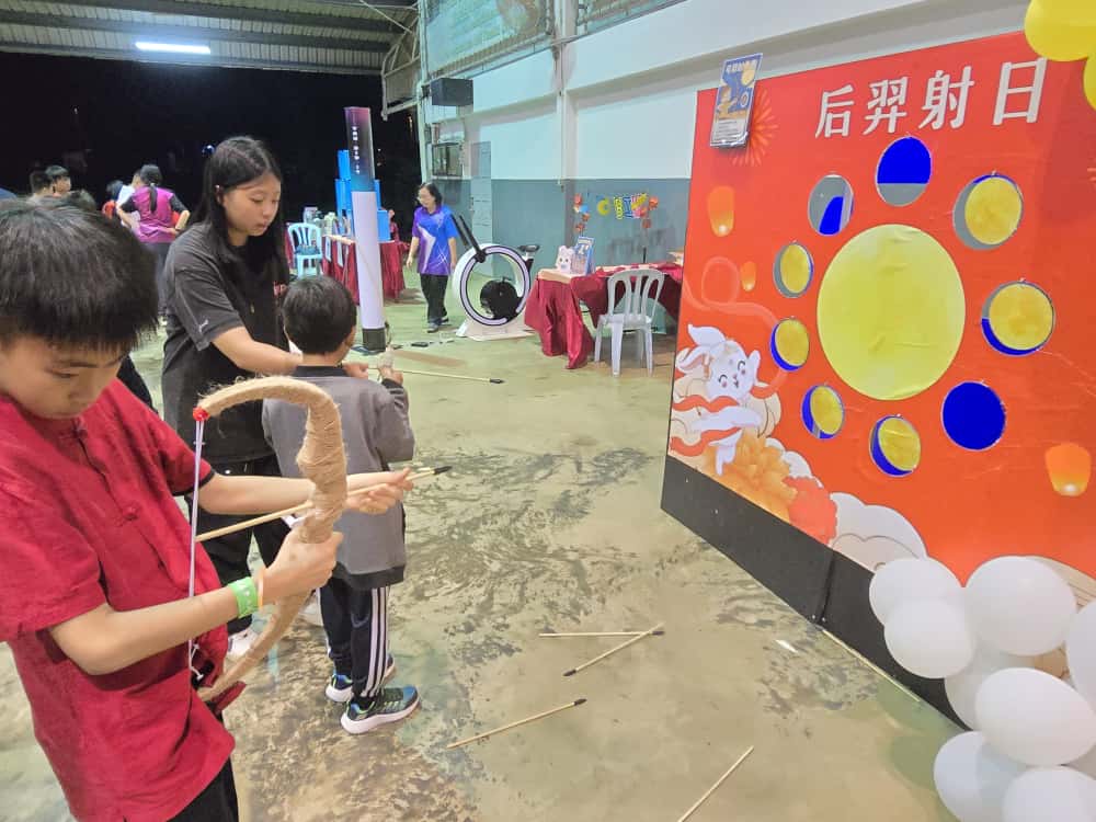 东(已签发):光华华小2025年“皓月光华,共庆中秋”中秋晚会