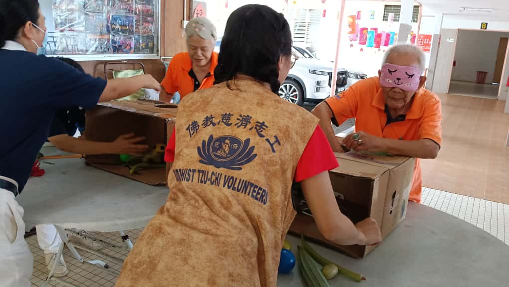 东(已签发):慈济拜访华团安老院庆中秋