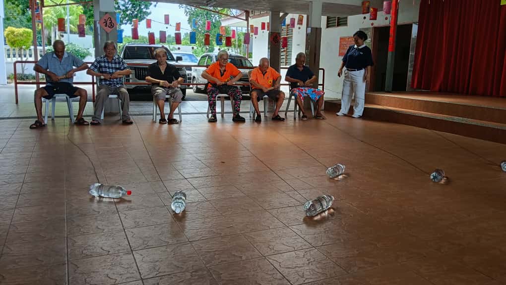 东(已签发):慈济拜访华团安老院庆中秋