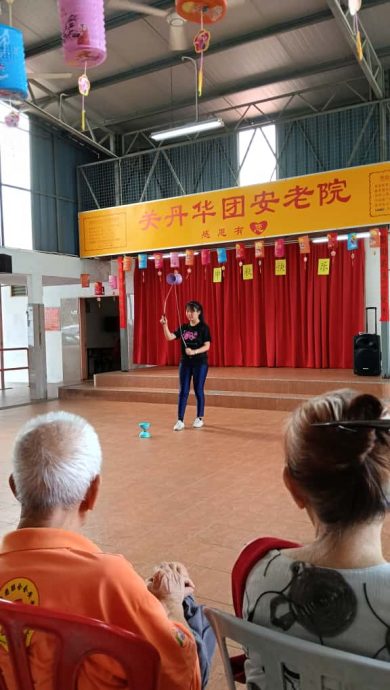 东(已签发):慈济拜访华团安老院庆中秋