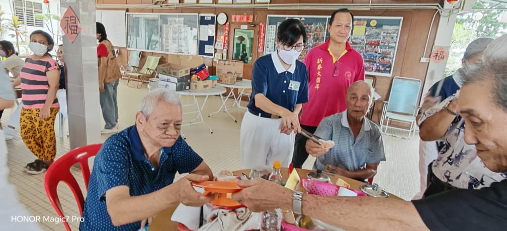 东(已签发):慈济拜访华团安老院庆中秋