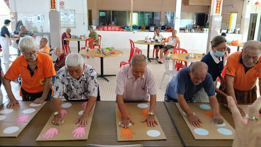 东(已签发):慈济拜访华团安老院庆中秋