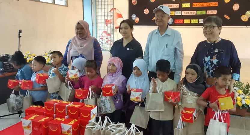 东(已签发):班珍华小庆祝儿童节