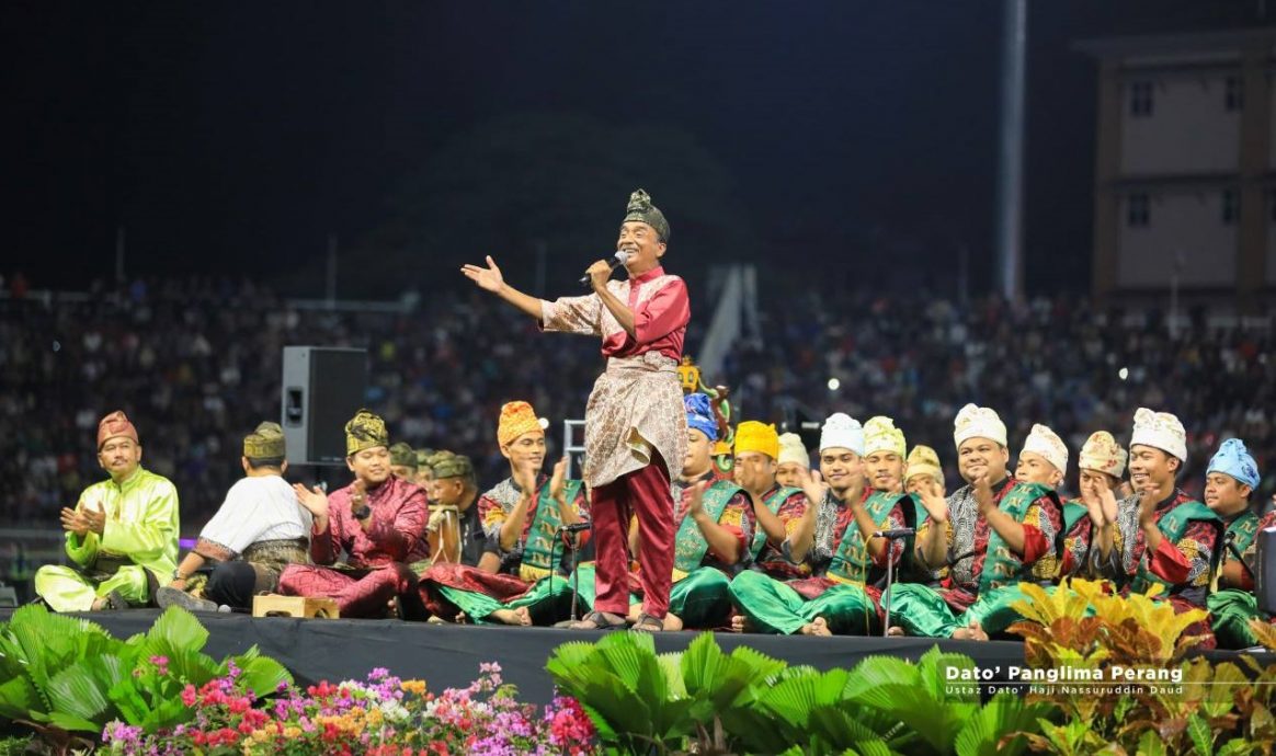 东（已签）: 停办超过10年的“吉兰丹苏丹华诞花车游行”昨晚精彩登场！