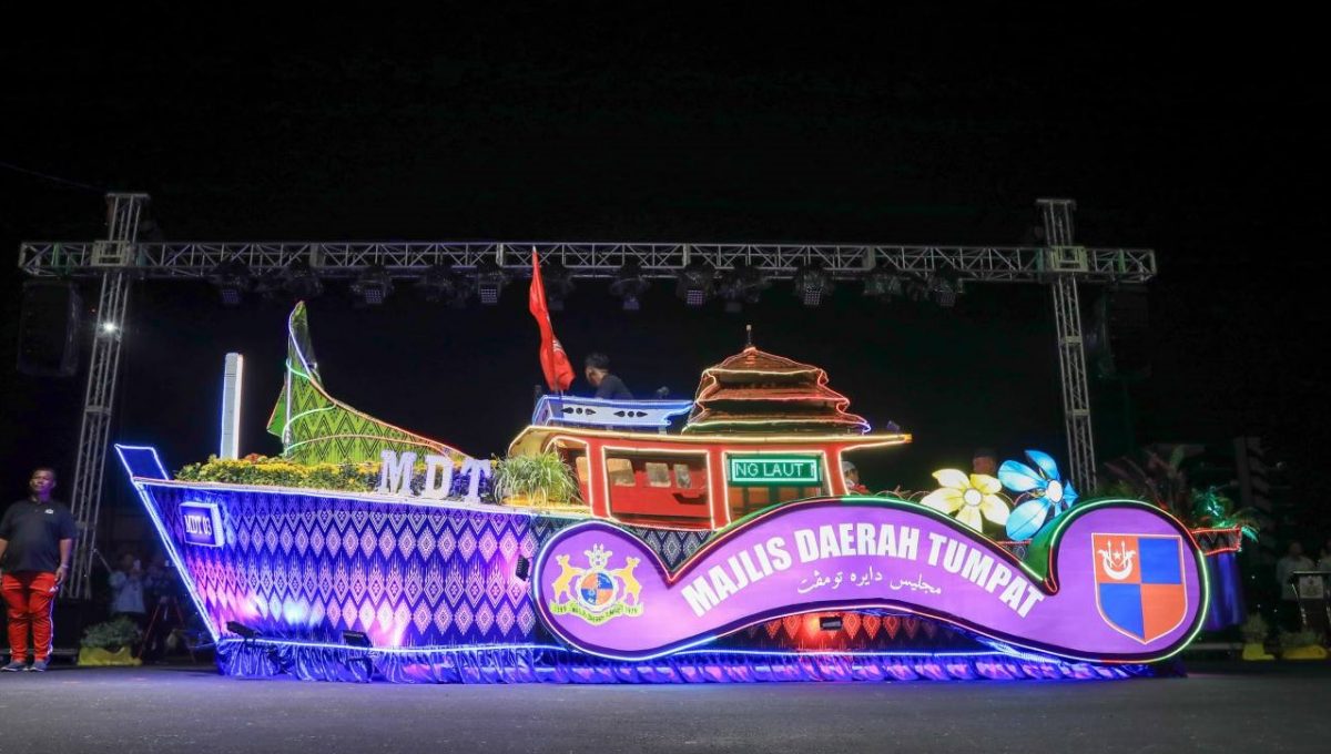 东（已签）: 停办超过10年的“吉兰丹苏丹华诞花车游行”昨晚精彩登场！