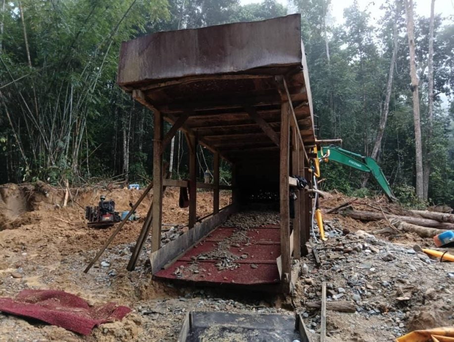 东(已签)普通行动部队昨天凌晨在话望生的格莱河突击非法采金活动。