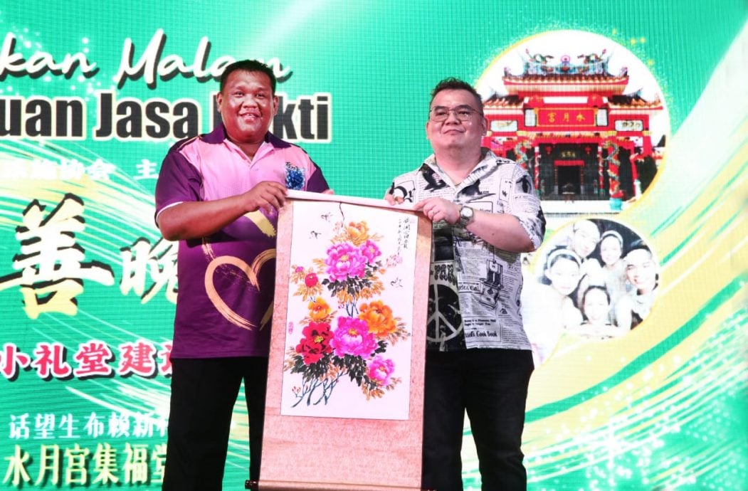 东（已签）:由话望生乐施协会主办的“乐施慈善晚宴”，成功为布赖新村华小筹获42万8800令吉多功能礼堂建设基金。