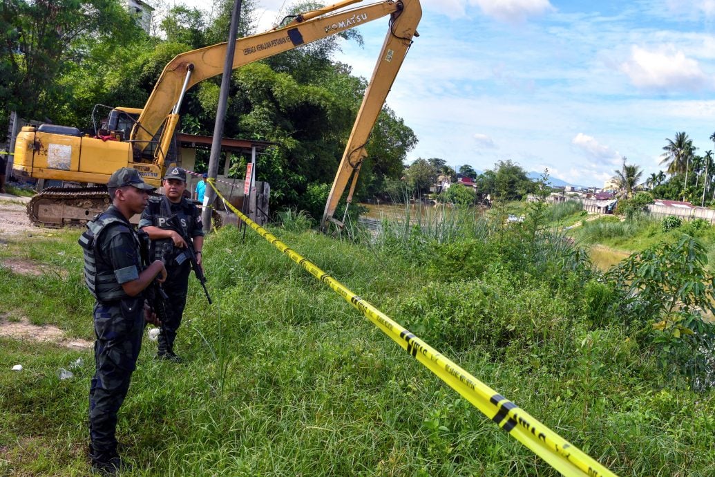 东(已签):丹警方即日起拆除哥乐河沿岸非法码头