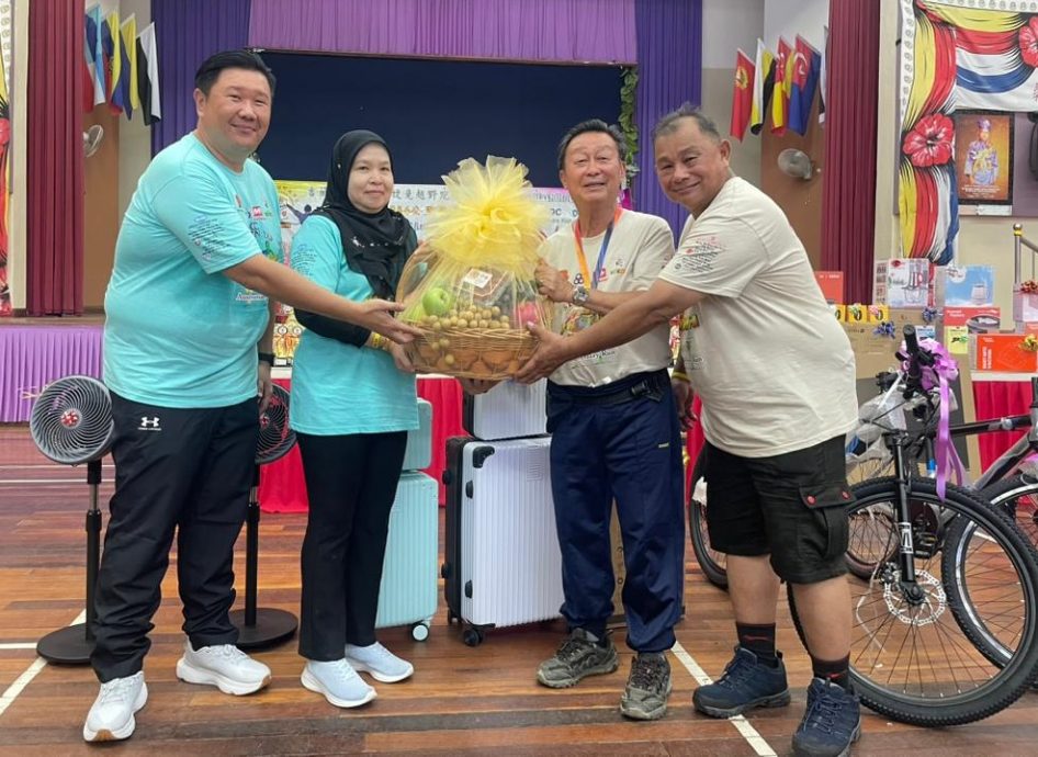 东(已签):瓜拉吉赖捷兔跑步会男女公开测时跑步赛,吸引452人参赛!