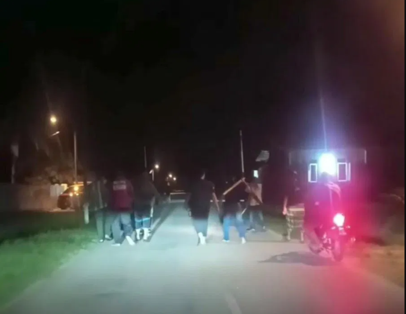 东: (已签发)拿督商人涉直播群殴案连同7人被捕助查直播群殴事件