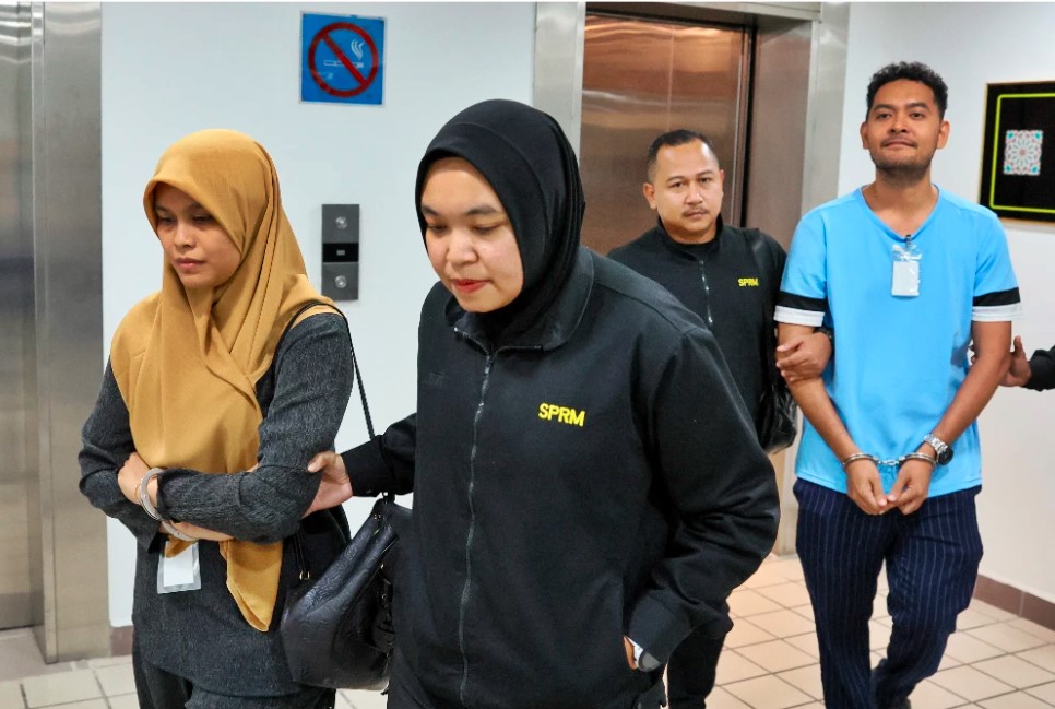 东：一对夫妻被控滥用公司资金支付他们的房屋租金，唯他们否认有罪。