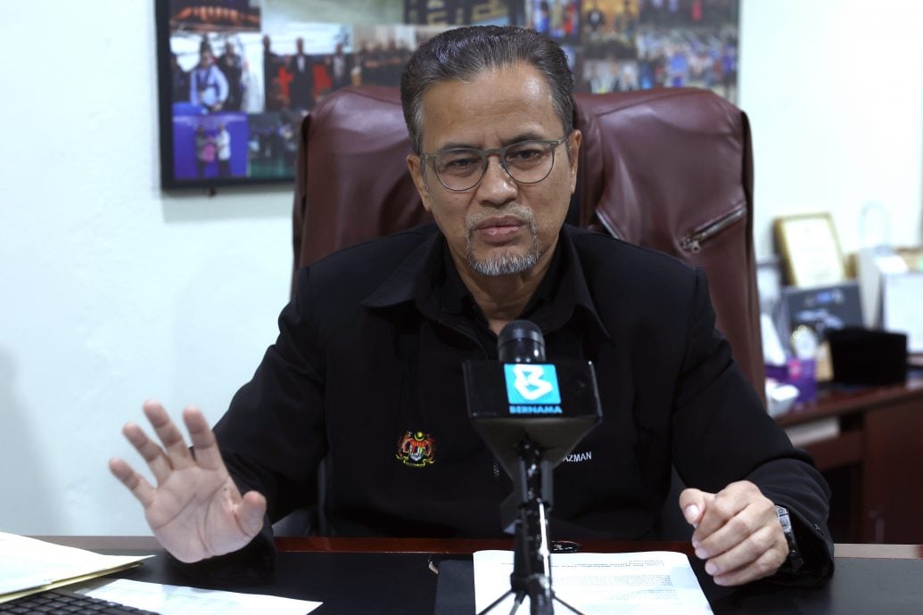 东：丹州国内贸易及生活成本局揭露，有油站员工，包括收银员及其家属，涉及在马泰边境地区走私津贴燃油的案件。