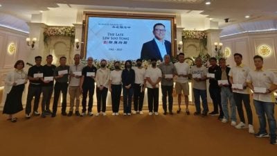 刘斯勇往生 社团学校商界亲友送殡