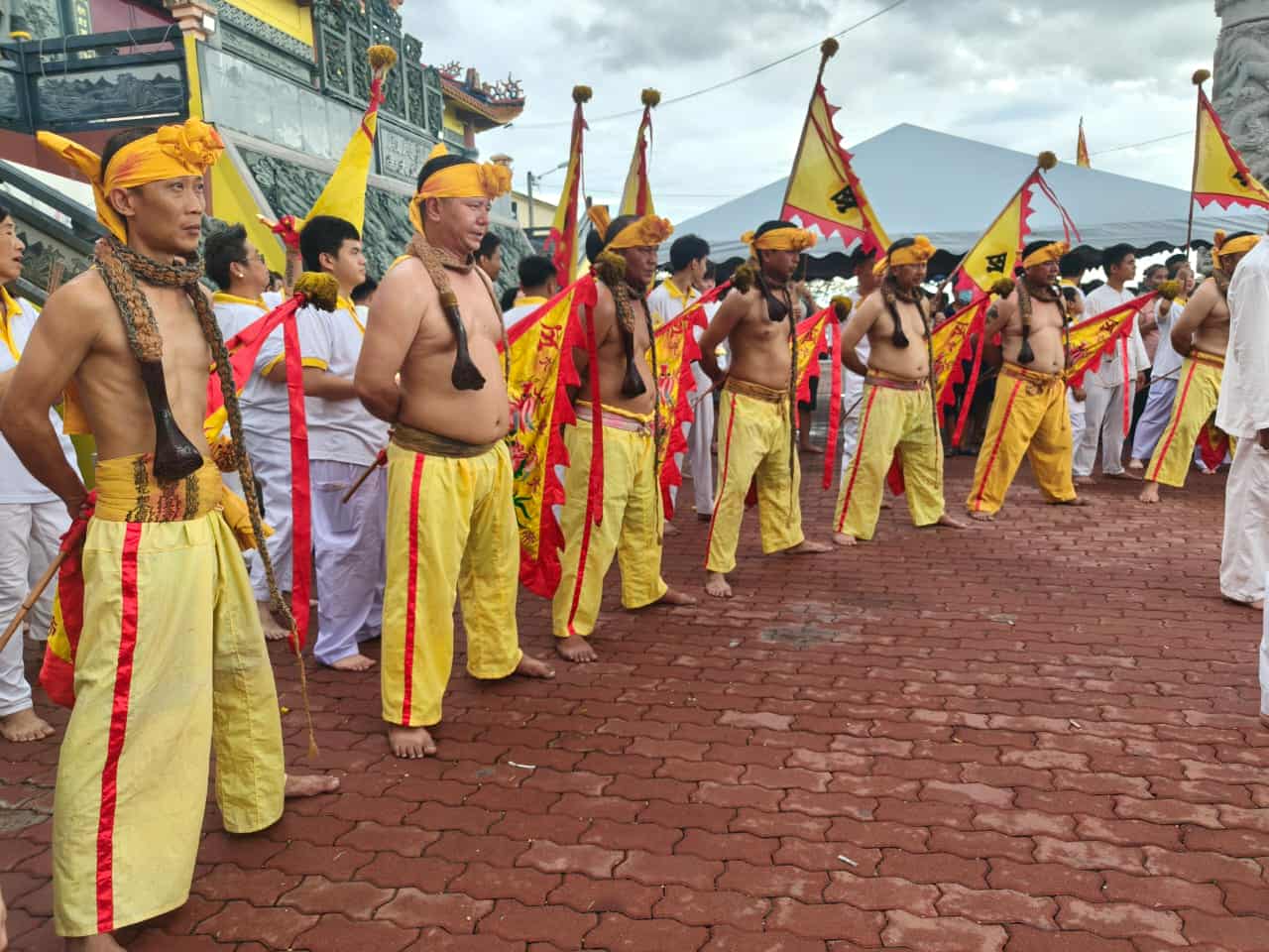 东:哥市唐人坡的吉兰丹灵应殿庆祝九皇大帝千秋宝诞庆典已来到尾声。该殿今日下午举行最后一场的犒军仪式,