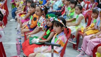 哥市中华幼儿园庆儿童节 创意装赴会展自信