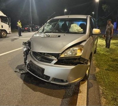 东:已签发:19岁杂货店员工,骑乘摩托车时与一辆多功能休旅车发生碰撞,不幸当场丧生。