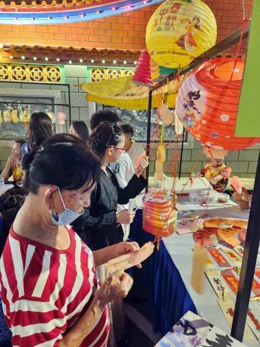 东:已签发:“一轮明月照千里,万家灯火聚登州”中秋嘉年华