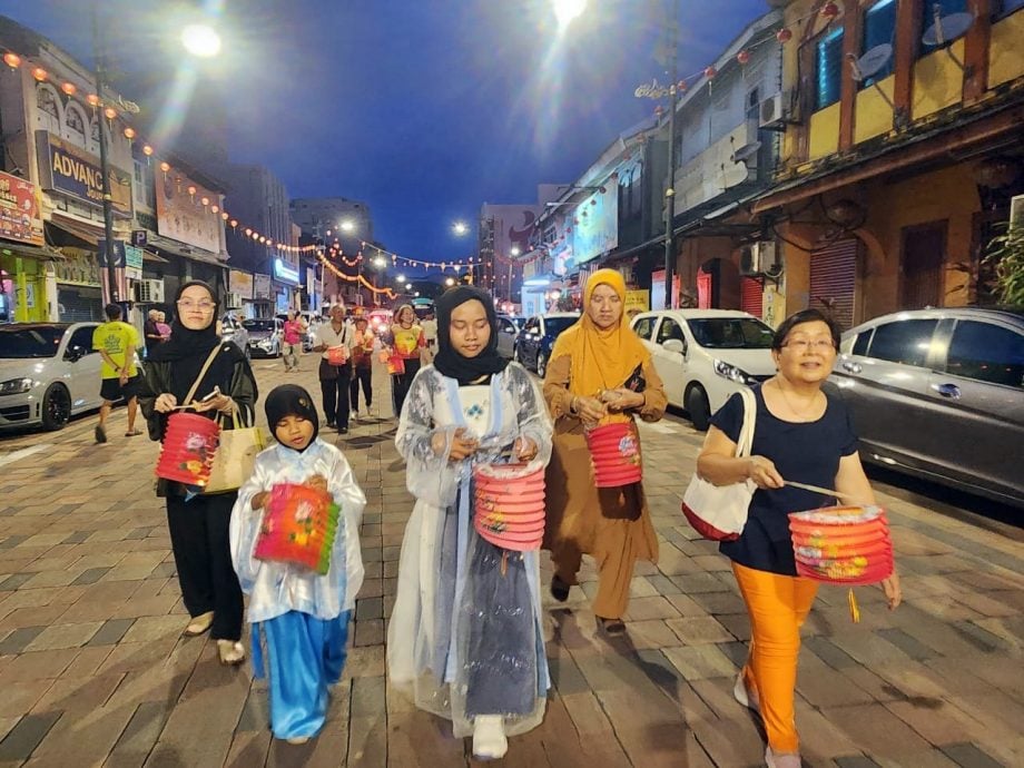 东:已签发:“一轮明月照千里,万家灯火聚登州”中秋嘉年华