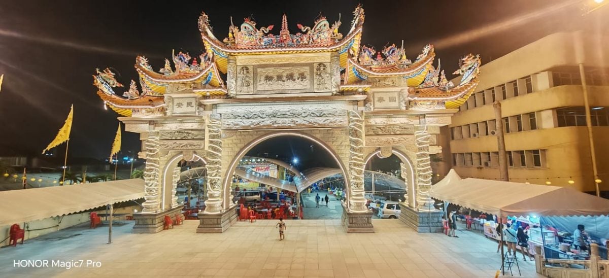 东:已签发:关丹斗母宫配合农历九月初九,进行恭送九皇大帝“圣驾回銮”仪式,标志着为期九天的九皇爷庆典圆满结束。