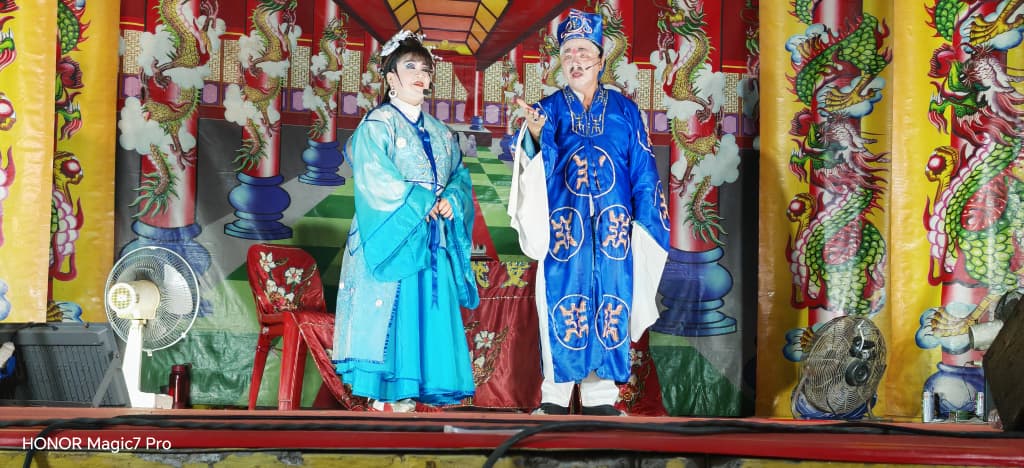 东:已签发:关丹斗母宫配合农历九月初九,进行恭送九皇大帝“圣驾回銮”仪式,标志着为期九天的九皇爷庆典圆满结束。