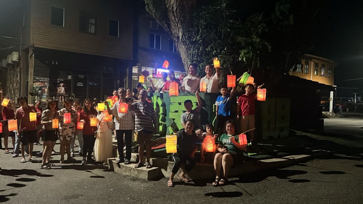东:已签发:林明客家公会首次在该区举办“拜月亮”活动,吸引约200人参与。