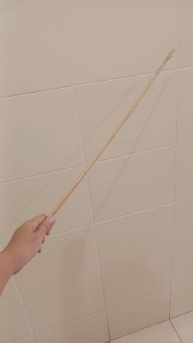 东:已签发:校园暴力与刑事案件频发,引发了关于体罚的争议,部分家长呼吁恢复教师的藤条惩戒权,而另一些家长则坚持支持“爱的教育”。