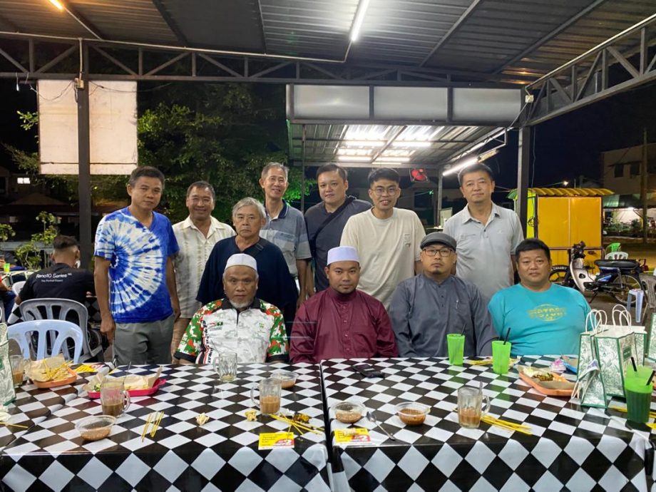 东:已签发:配合中秋节的到来,伊斯兰党派发月饼及与民众欢庆中秋佳节