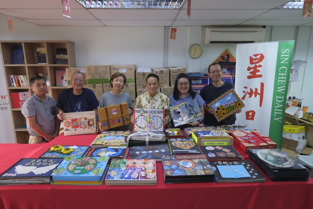 东：已签发：配logo：“2025年学生阅报计划小学生专辑制作比赛”及“海报设计”东海岸赛区成绩出炉，恭喜得奖作品。