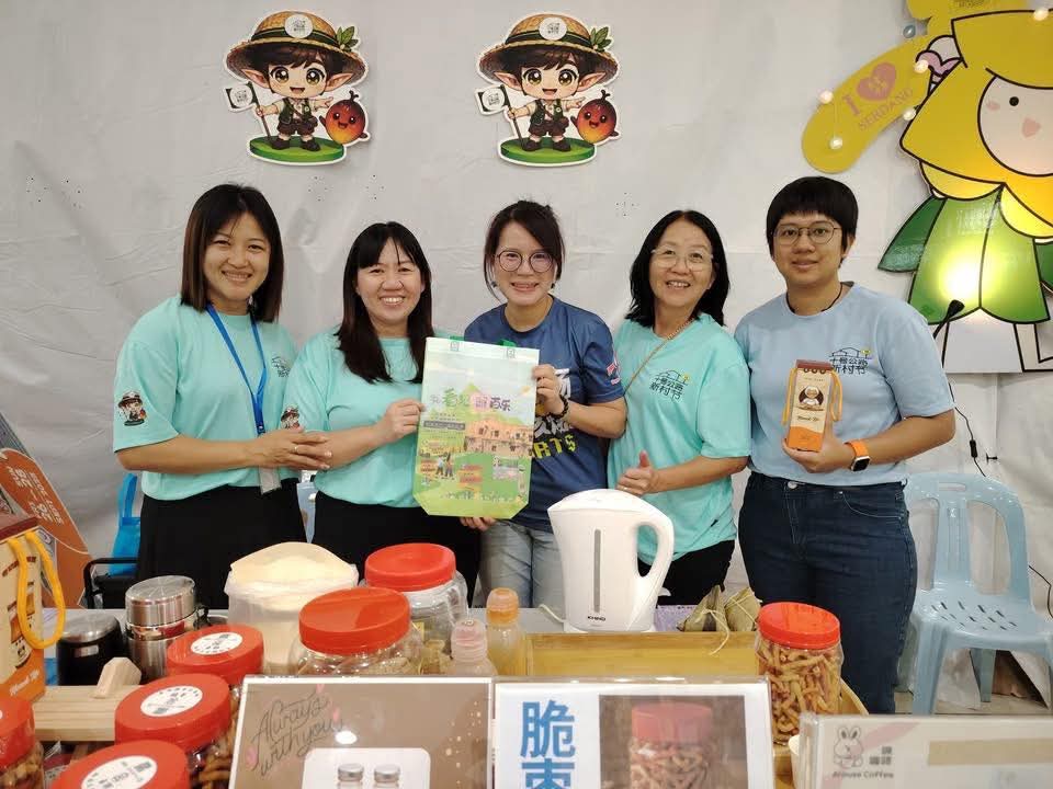 东:梁耀雯:彭亨新村包括百乐县在中南马新村博览会闪亮登场
