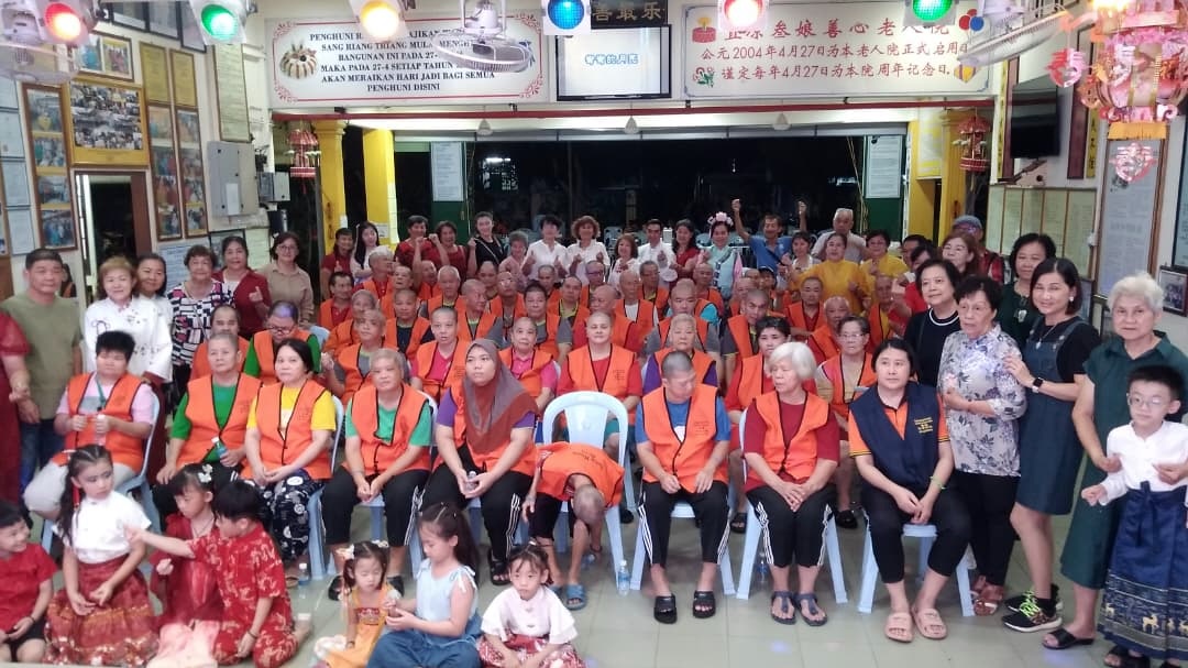 东：直凉创新欢乐歌友会中秋献爱心 为直凉老人院院民带来欢乐