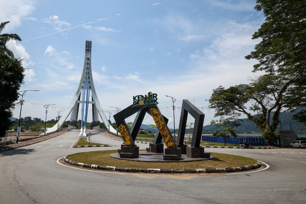 东:配合2026马来西亚旅游年的到来,政府预计明年将吸引100万名游客到肯逸湖观光。